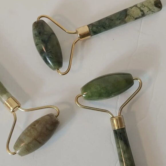 NWT Jade Facial Skincare Eye Face Roller Massage Tool Natural Stone - Picture 2 of 13